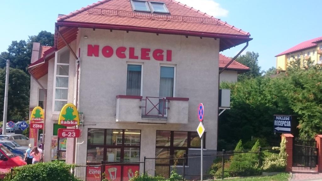 Noclegi Helvet 우스트르치키 돌네 외부 사진